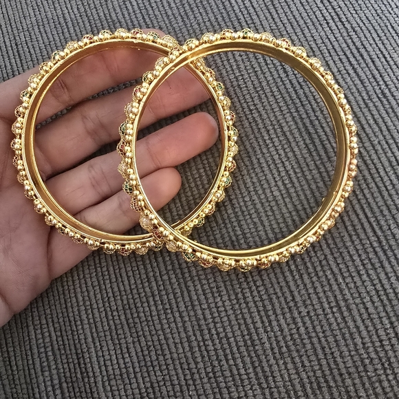 Elegant Gold and Green Beaded Bracelet - Picture 6 of 9